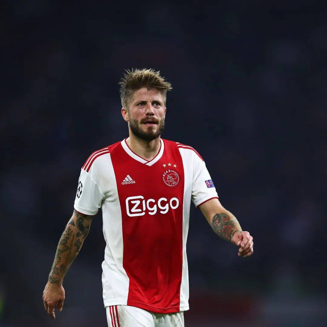 体育官方应用-包含荷甲转会期走向成谜，帕纳辛奈科斯队长鼓劲，信心回归，阵容厚度经受考验的词条